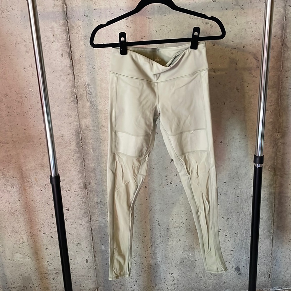 alo yoga leggings